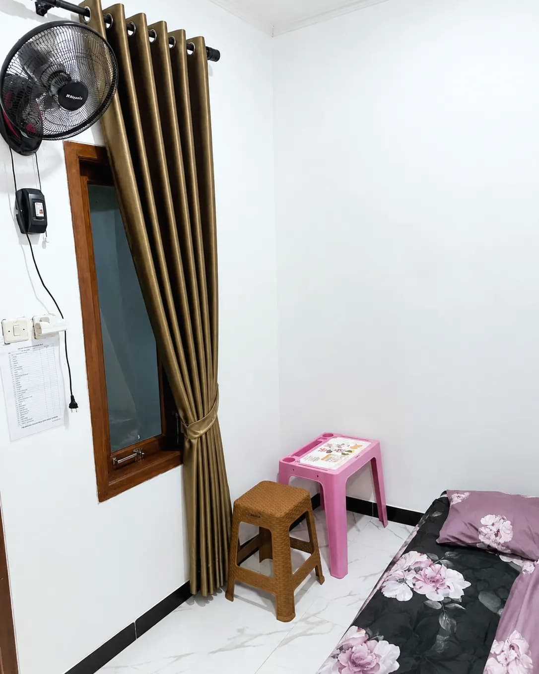 Kamar kipas angin di Kos Mbak Elis, Sleman